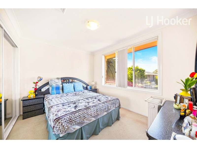 93 Sweethaven Rd, Edensor Park NSW 2176