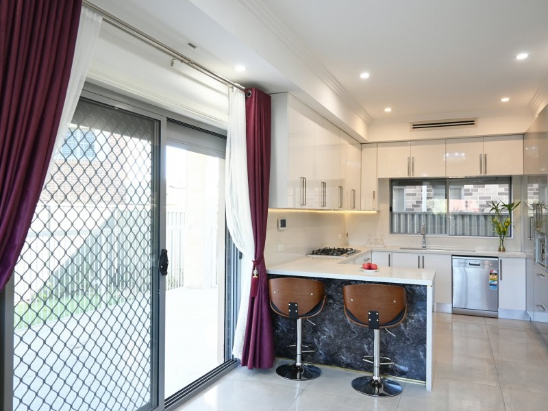 1 Newham Pl, Chipping Norton NSW 2170