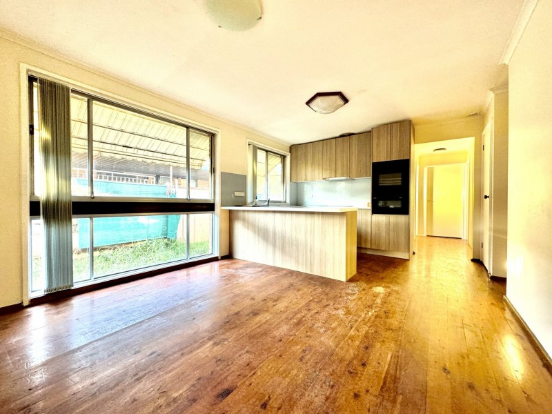 48 CAULFIELD CRES, St Johns Park NSW 2176