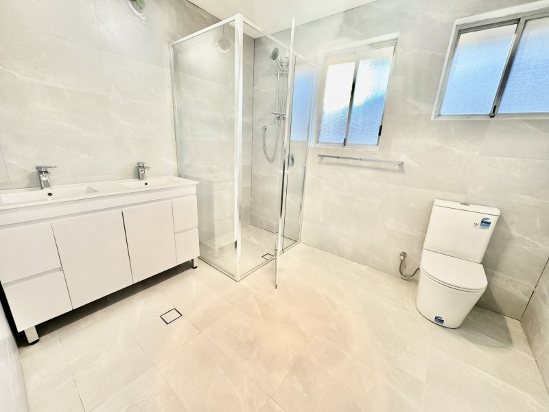 48 CAULFIELD CRES, St Johns Park NSW 2176