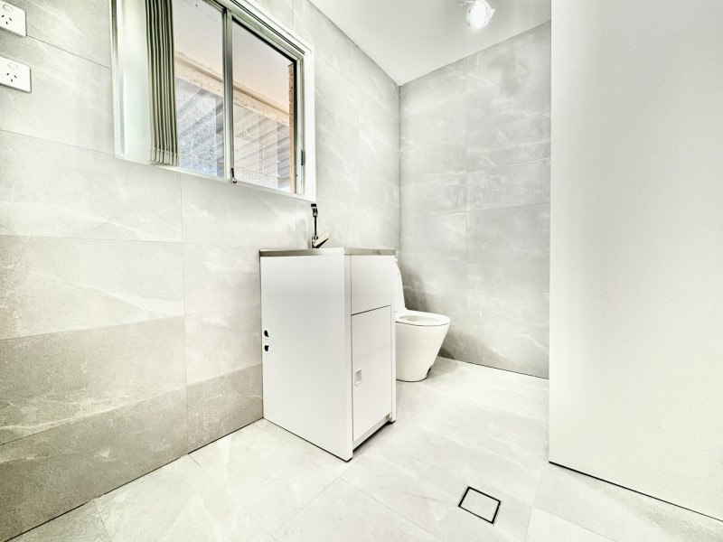 48 CAULFIELD CRES, St Johns Park NSW 2176