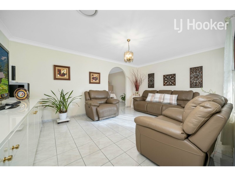 17 ST KILDA ST, St Johns Park NSW 2176