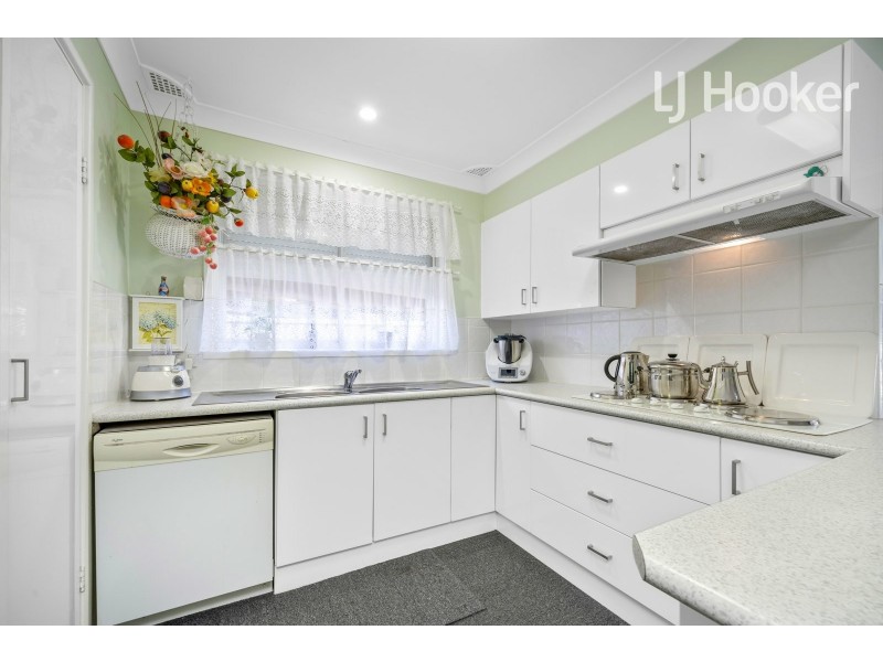17 ST KILDA ST, St Johns Park NSW 2176