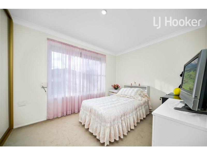 17 ST KILDA ST, St Johns Park NSW 2176