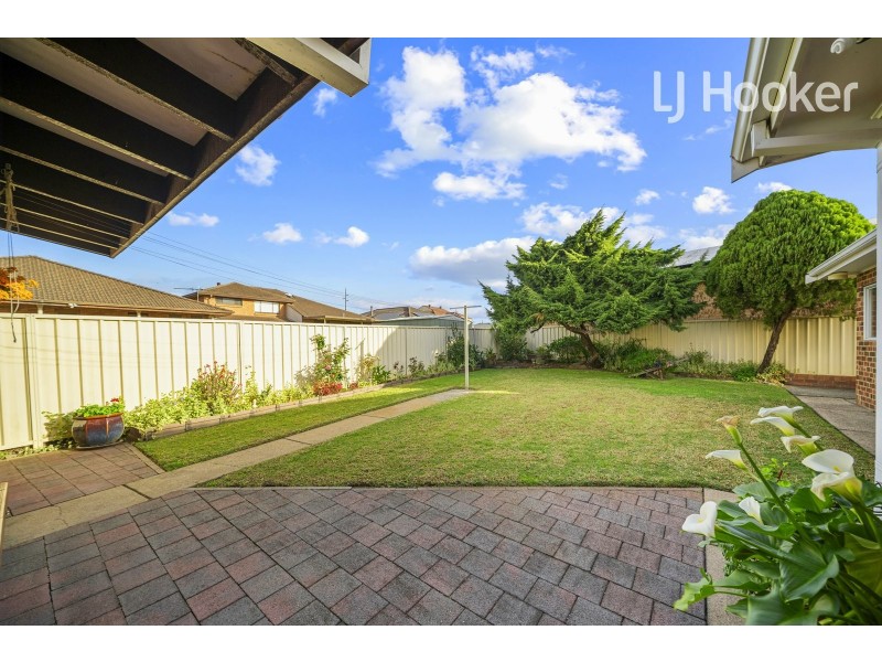17 ST KILDA ST, St Johns Park NSW 2176