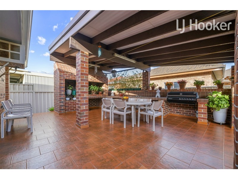 17 ST KILDA ST, St Johns Park NSW 2176