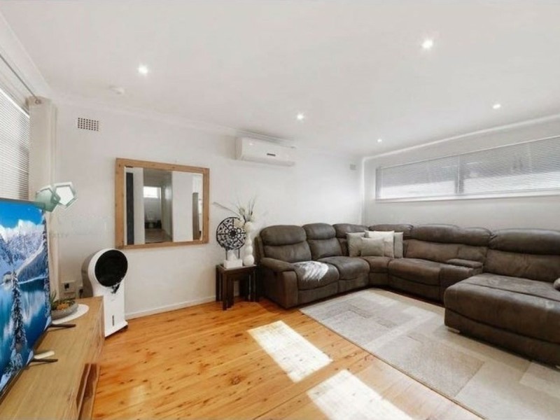 24 Brudenell Ave, Leumeah NSW 2560