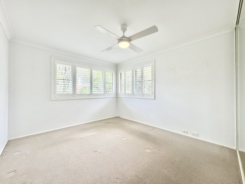 5 Glenroy Cres, St Johns Park NSW 2176