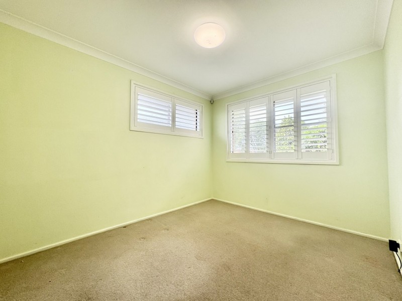 5 Glenroy Cres, St Johns Park NSW 2176