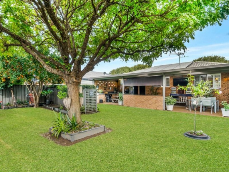 5 Glenroy Cres, St Johns Park NSW 2176