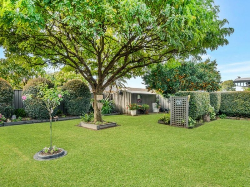 5 Glenroy Cres, St Johns Park NSW 2176