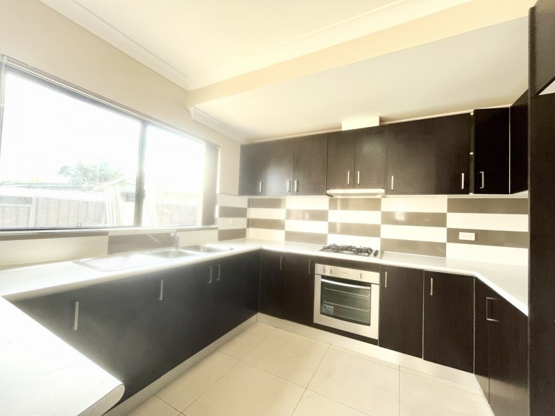 25B AVOCA RD, Canley Heights NSW 2166