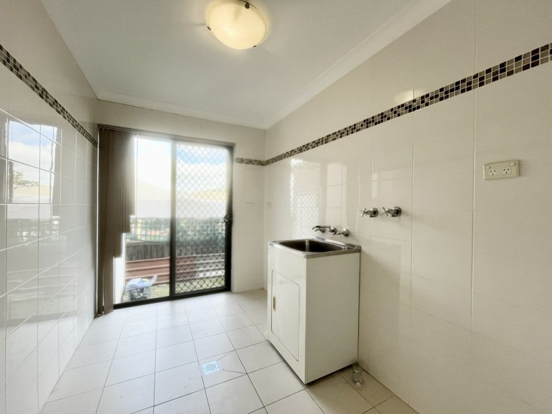 25B AVOCA RD, Canley Heights NSW 2166