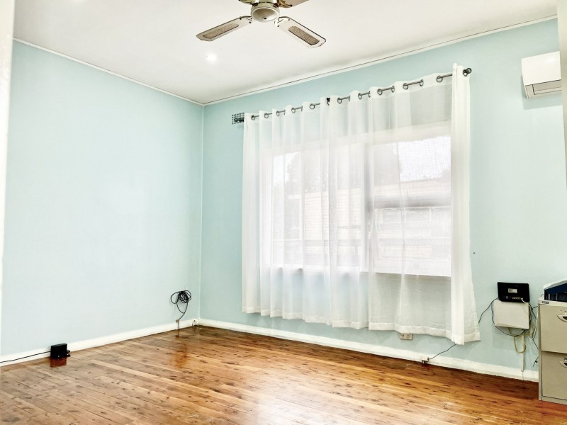 65 Queen St, Guildford West NSW 2161