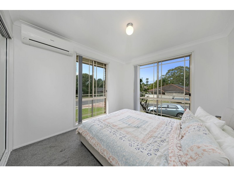 2/2 Skyfarmer Pl, Raby NSW 2566