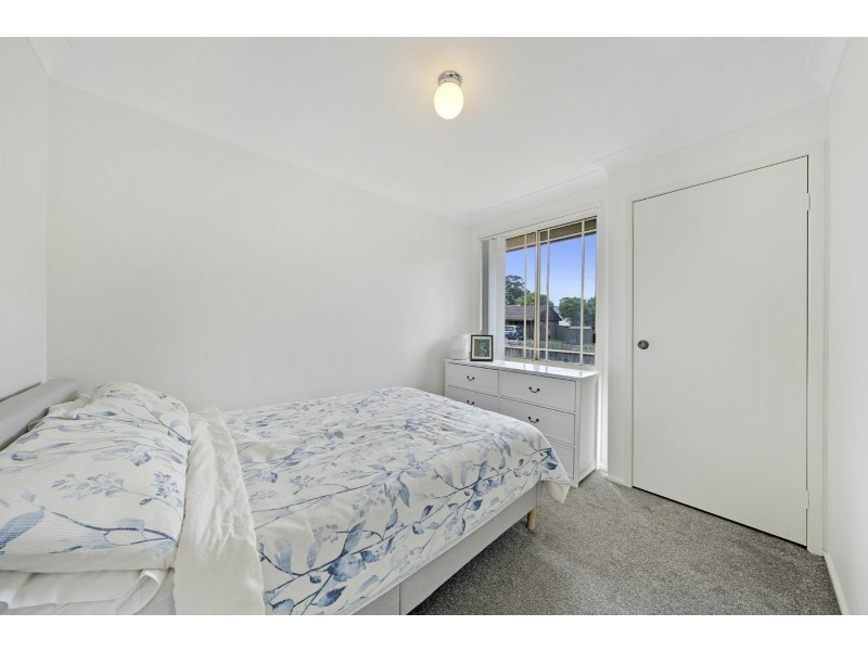 2/2 Skyfarmer Pl, Raby NSW 2566