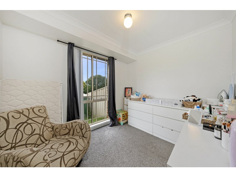 2/2 Skyfarmer Pl, Raby NSW 2566