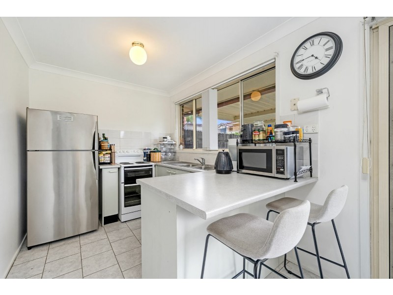 2/2 Skyfarmer Pl, Raby NSW 2566