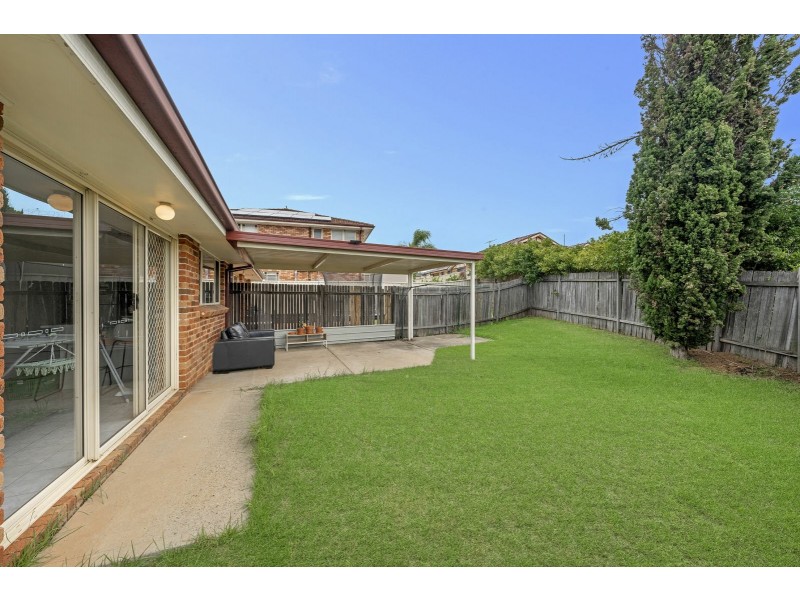 2/2 Skyfarmer Pl, Raby NSW 2566