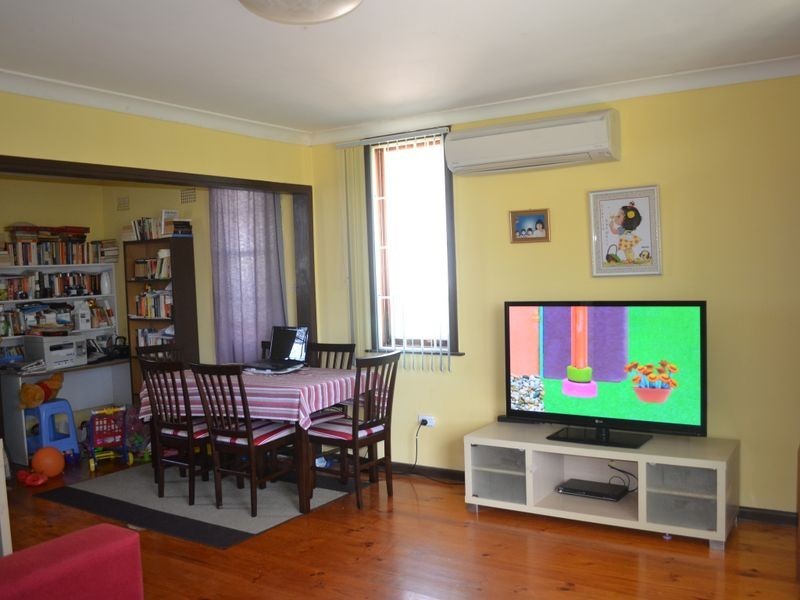 14 Van Dieman Crescent, Fairfield West NSW 2165