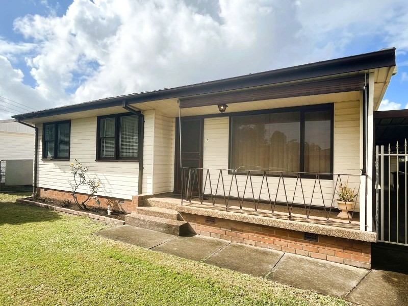 9 Williamson Crescent, Warwick Farm NSW 2170