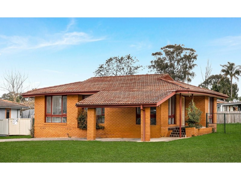 11 Upton Pl, Bonnyrigg NSW 2177