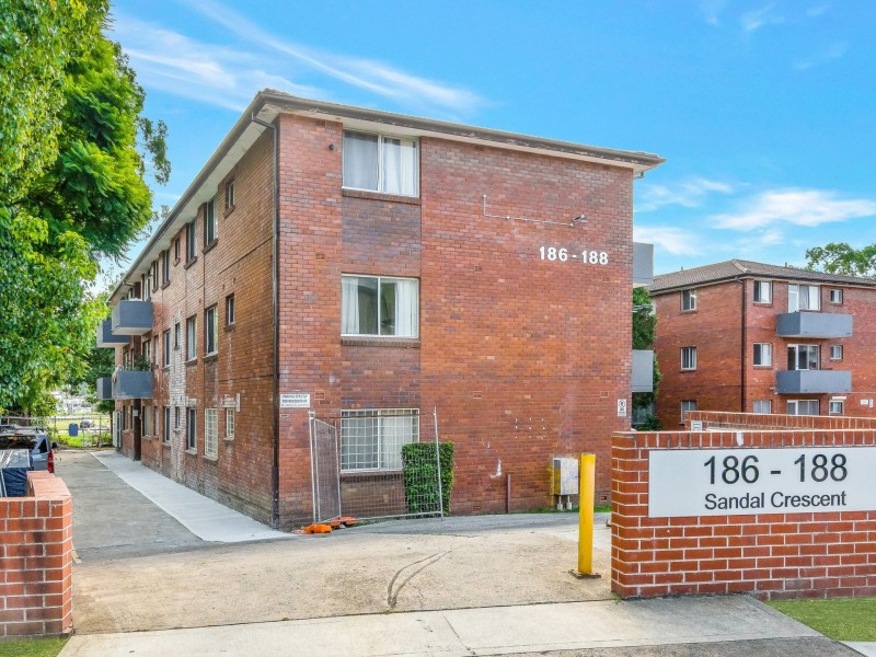 Unit 13/186-188 Sandal Crescent, Carramar NSW 2163