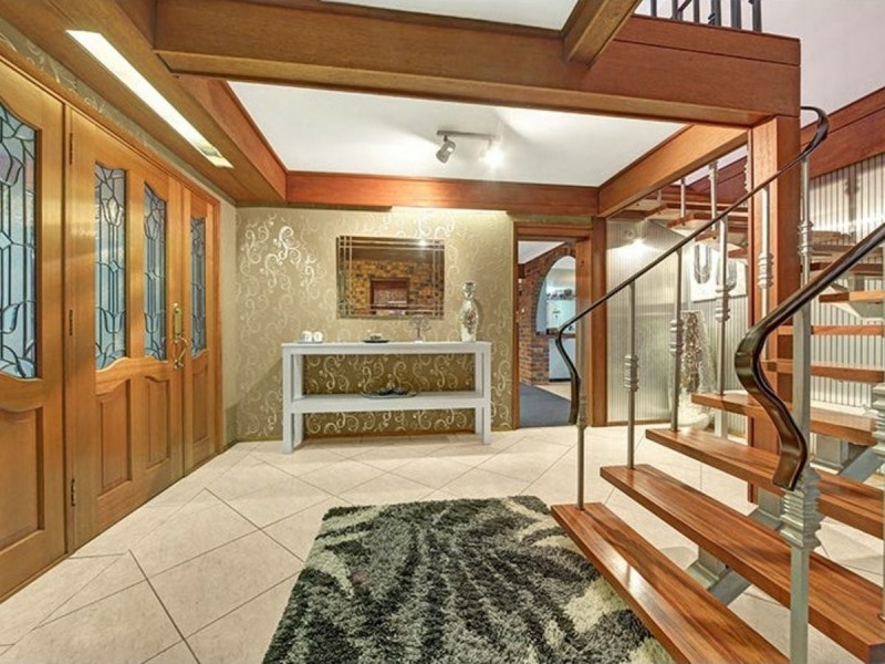 60 Gal Crescent, Moorebank NSW 2170