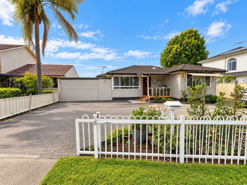 15 Reservoir Rd, Mount Pritchard NSW 2170