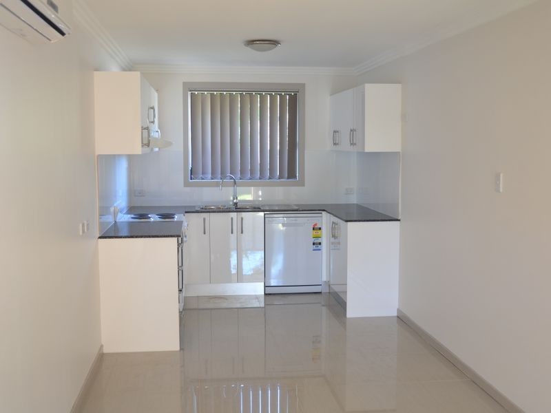 10 Dampier Crescent, Fairfield West NSW 2165