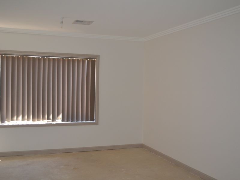 10 Dampier Crescent, Fairfield West NSW 2165