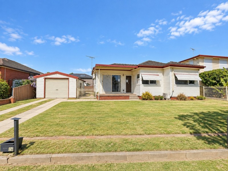16 Kambala Crescent, Fairfield West NSW 2165