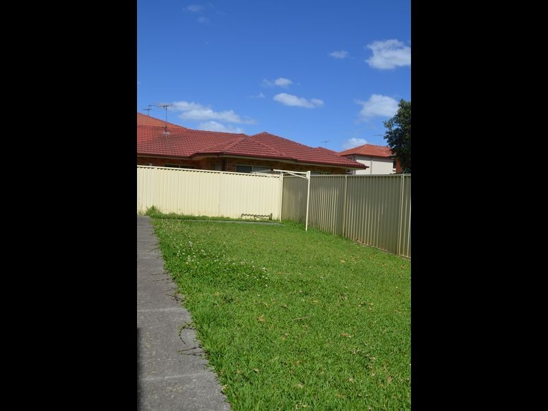 1B San Cristobal Drive, Green Valley NSW 2168