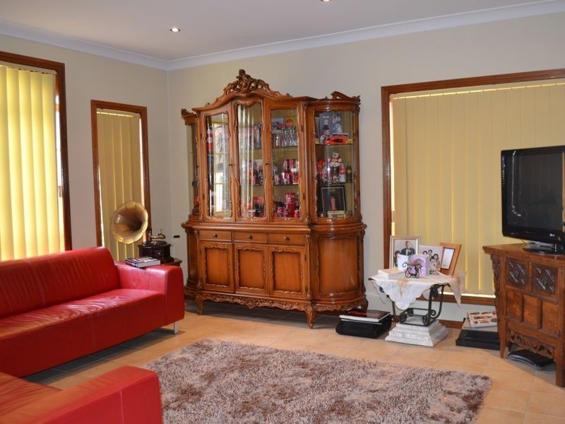 16 Thistle Circuit, Green Valley NSW 2168