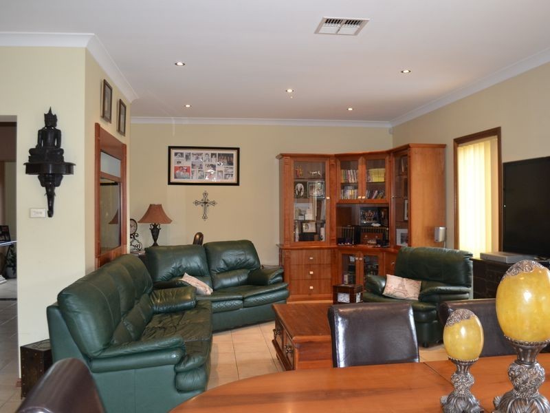 16 Thistle Circuit, Green Valley NSW 2168