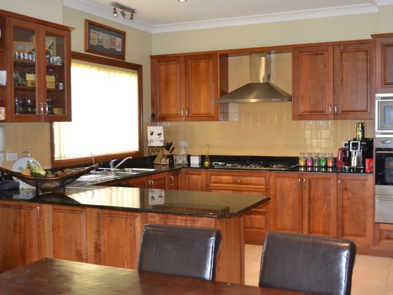 16 Thistle Circuit, Green Valley NSW 2168