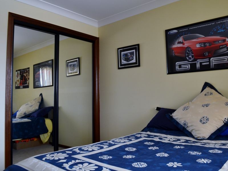 16 Thistle Circuit, Green Valley NSW 2168