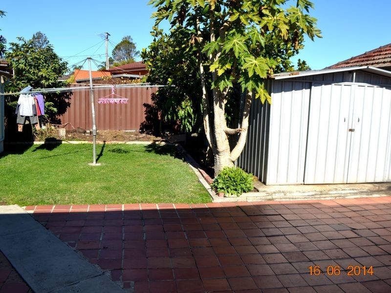 28 Ainslie Street, Fairfield West NSW 2165