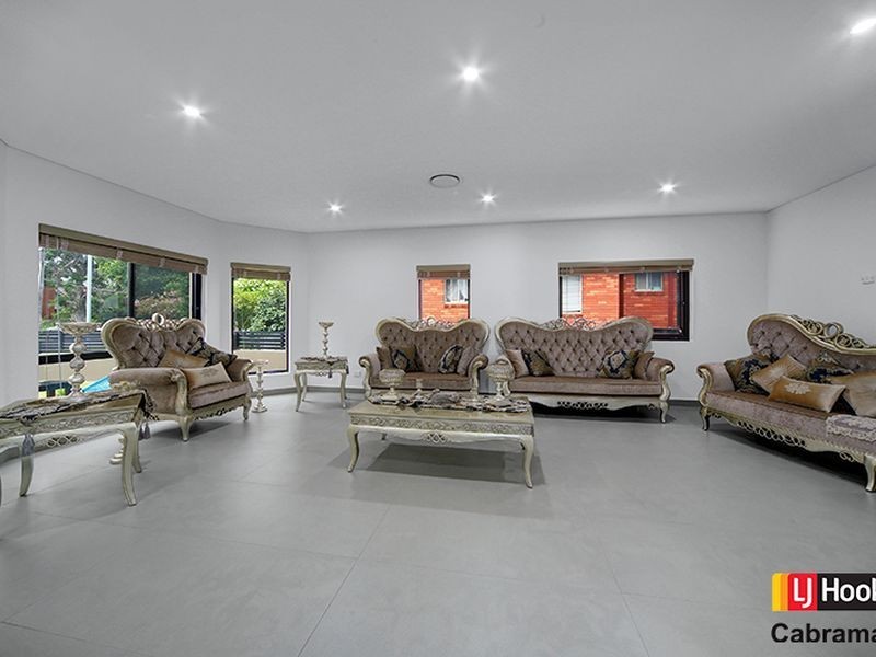 7 Endeavour Rd, Georges Hall NSW 2198
