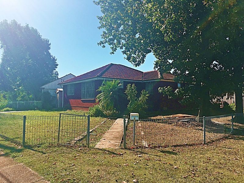 2 Chelsea Drive, Canley Heights NSW 2166