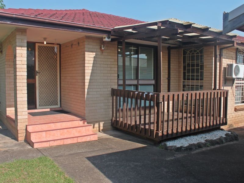 20 Sunny Place, St Johns Park NSW 2176
