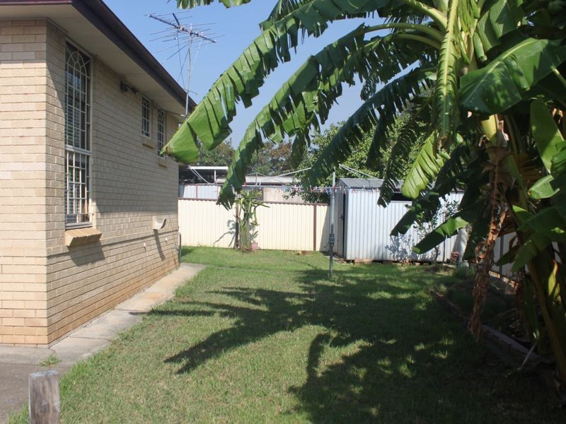 20 Sunny Place, St Johns Park NSW 2176
