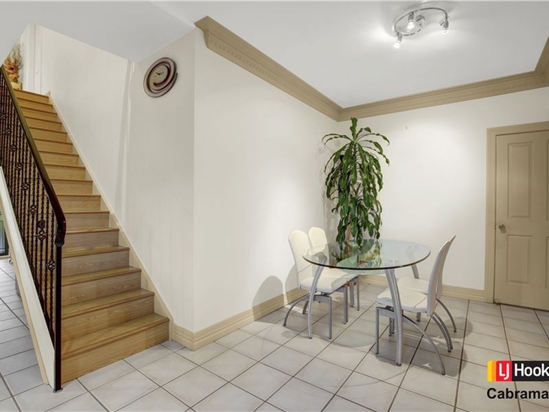 1 Howard Close, Green Valley NSW 2168