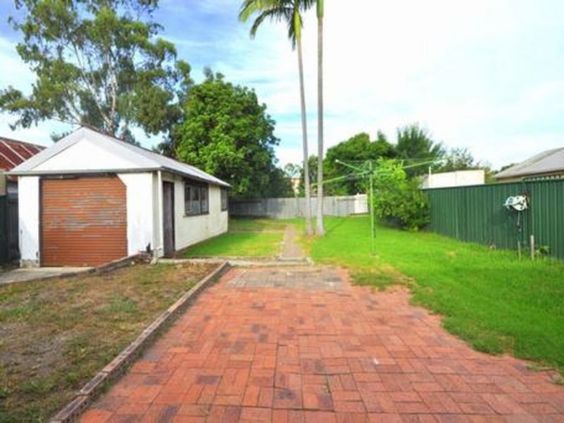 215 Henry Lawson Drive, Georges Hall NSW 2198