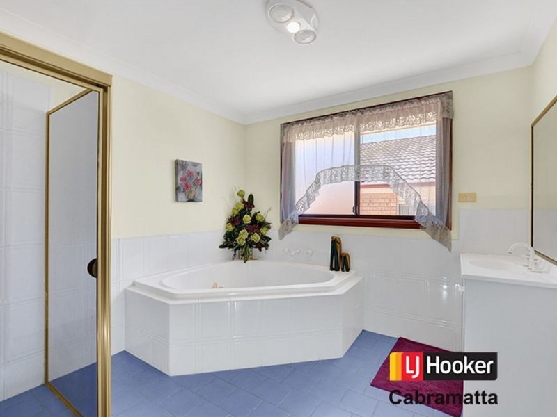 59 Carmichael Drive, West Hoxton NSW 2171