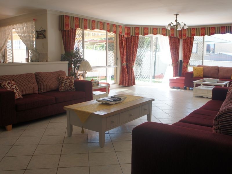 10 Daniel Place, Green Valley NSW 2168