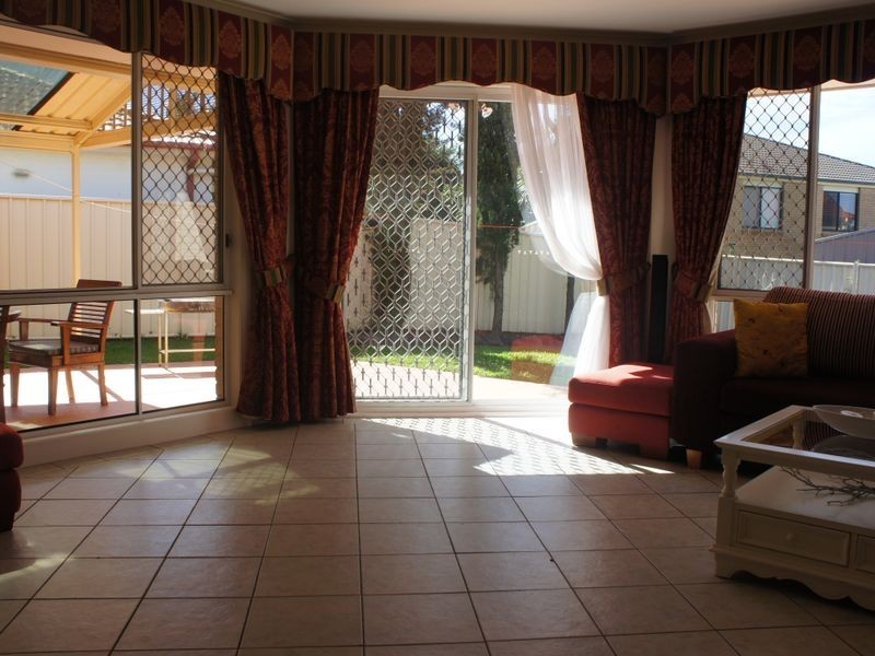 10 Daniel Place, Green Valley NSW 2168