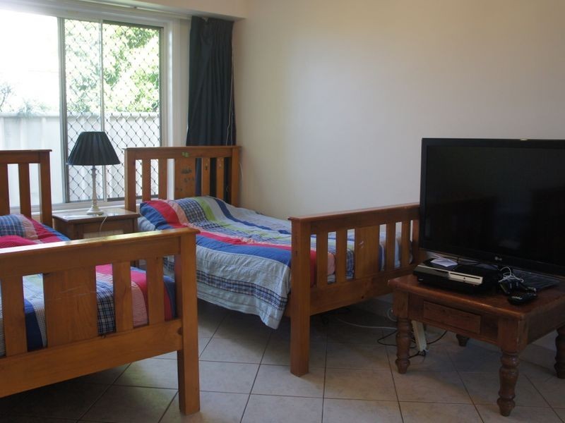 10 Daniel Place, Green Valley NSW 2168