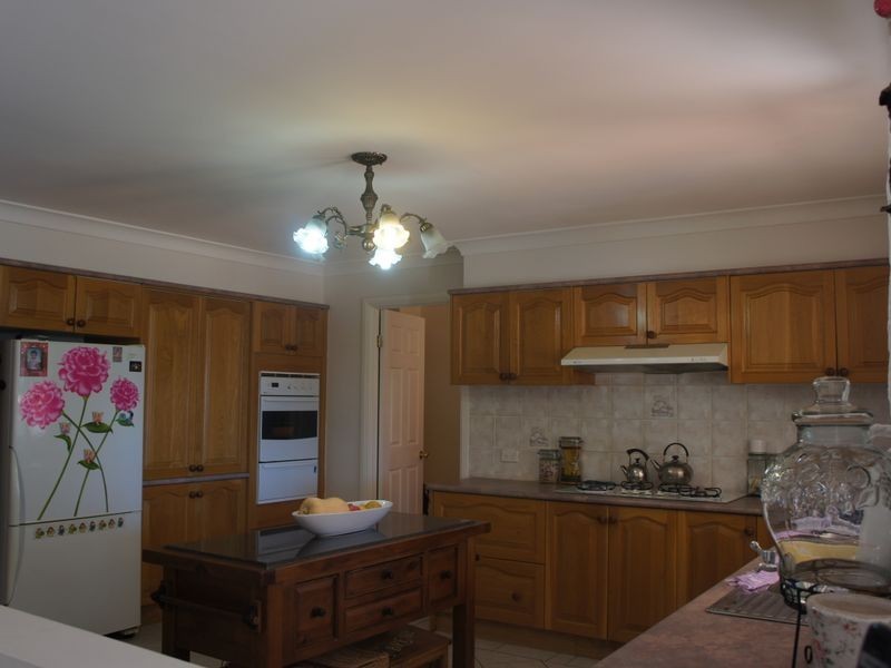 10 Daniel Place, Green Valley NSW 2168