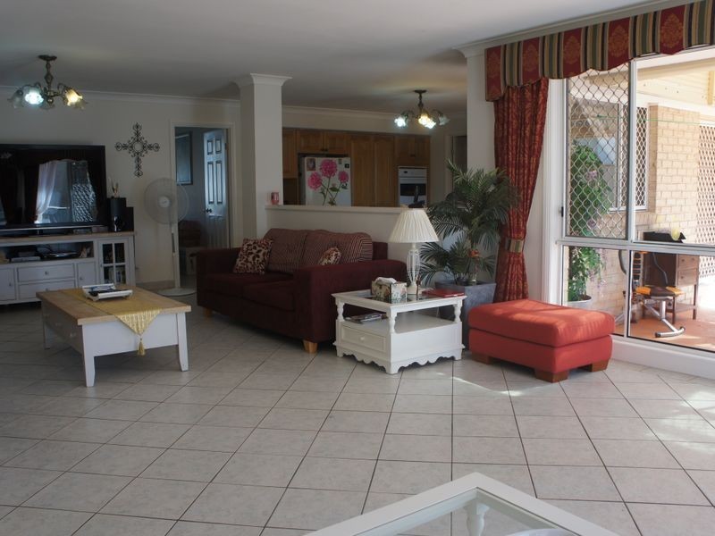 10 Daniel Place, Green Valley NSW 2168